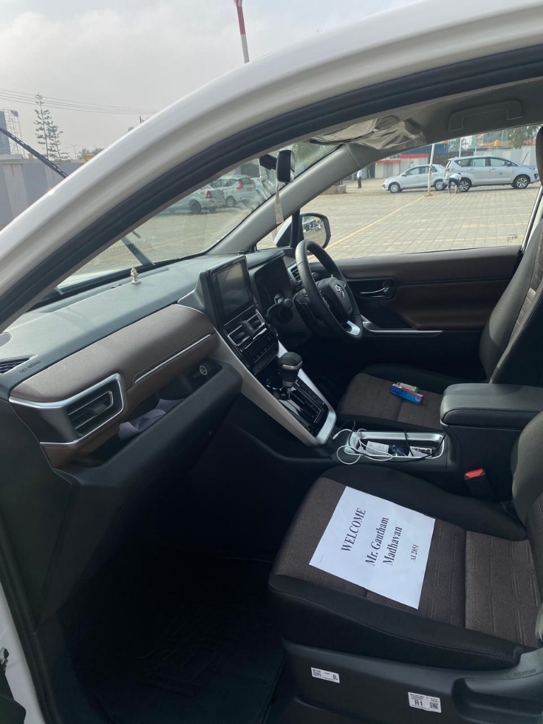 Toyota Innova Hycross Hybrid view 4